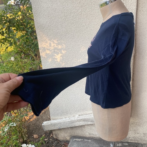 NWT WildFox fabulous cropped long sleeve top with great writing in front - Picture 4 of 10